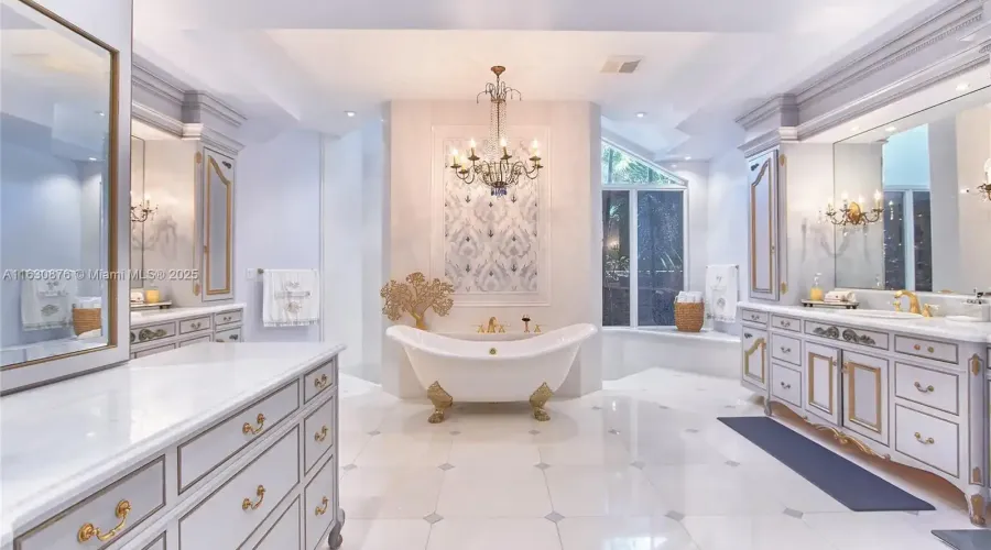 2941 Paddock Ln, Weston, Florida, 33331, United States, 7 Bedrooms Bedrooms, ,8 BathroomsBathrooms,Single family home,For Sale,Paddock Ln,1867905