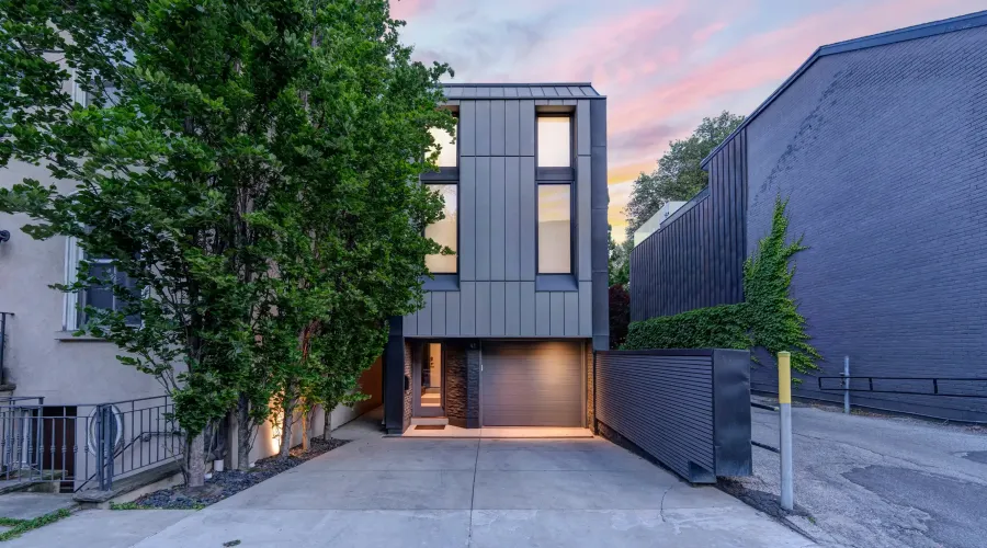 41 Berryman St, Toronto, Ontario, Canada, 3 Bedrooms Bedrooms, ,3 BathroomsBathrooms,Residential,For Sale,Berryman,1867944