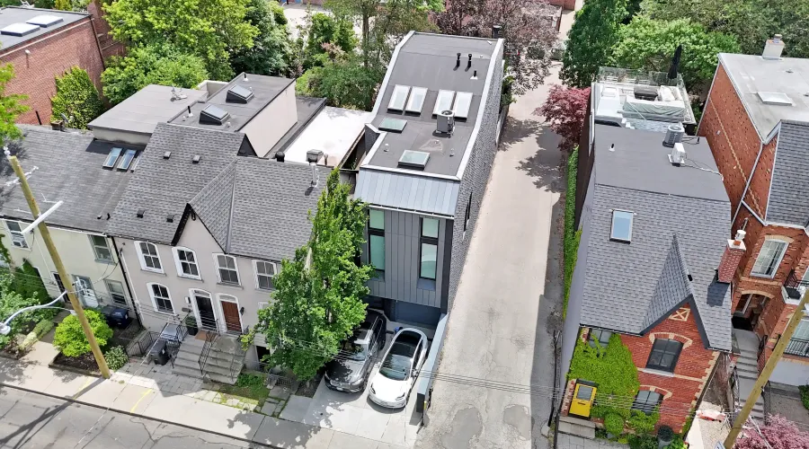 41 Berryman St, Toronto, Ontario, Canada, 3 Bedrooms Bedrooms, ,3 BathroomsBathrooms,Residential,For Sale,Berryman,1867944