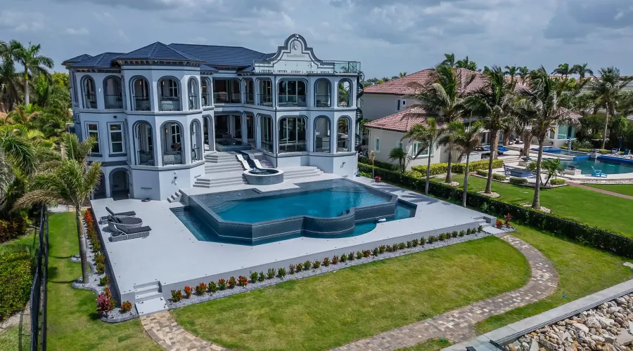 6526 Surfside Blvd, Apollo Beach, Florida, United States, 7 Bedrooms Bedrooms, 27 Rooms Rooms,6 BathroomsBathrooms,Residential,For Sale,Surfside Blvd,3,1868158