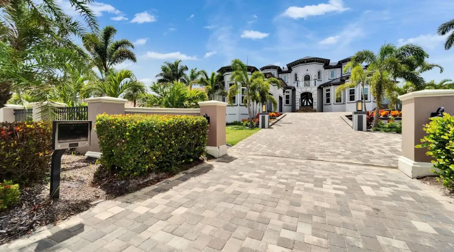 6526 Surfside Blvd, Apollo Beach, Florida, United States, 7 Bedrooms Bedrooms, 27 Rooms Rooms,6 BathroomsBathrooms,Residential,For Sale,Surfside Blvd,3,1868158