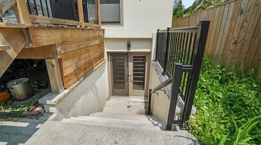 1036 Enola Avenue, Mississauga, Ontario, L5G 4A9, Canada, 3 Bedrooms Bedrooms, ,5 BathroomsBathrooms,Residential,For Sale,1868164