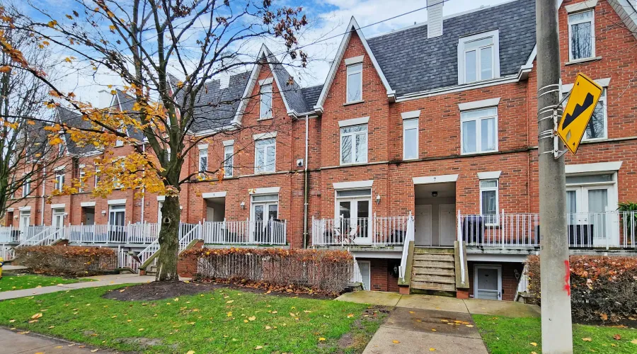7 Sudbury St, Toronto, Ontario, Canada, 2 Bedrooms Bedrooms, 5 Rooms Rooms,1 BathroomBathrooms,Residential,For Sale,Sudbury ,1869169