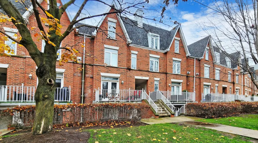 7 Sudbury St, Toronto, Ontario, Canada, 2 Bedrooms Bedrooms, 5 Rooms Rooms,1 BathroomBathrooms,Residential,For Sale,Sudbury ,1869169