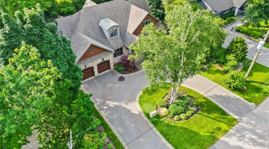 190 Maplewood Road, Mississauga, Ontario, L5G 2M6, Canada, 6 Bedrooms Bedrooms, ,6 BathroomsBathrooms,Residential,For Sale,Maplewood Road,1871837