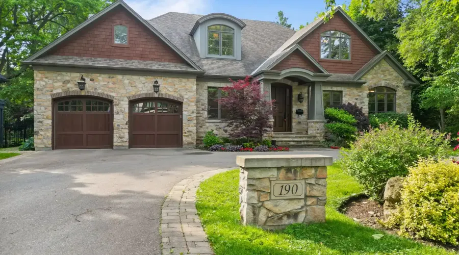 190 Maplewood Road, Mississauga, Ontario, L5G 2M6, Canada, 6 Bedrooms Bedrooms, ,6 BathroomsBathrooms,Residential,For Sale,Maplewood Road,1871837
