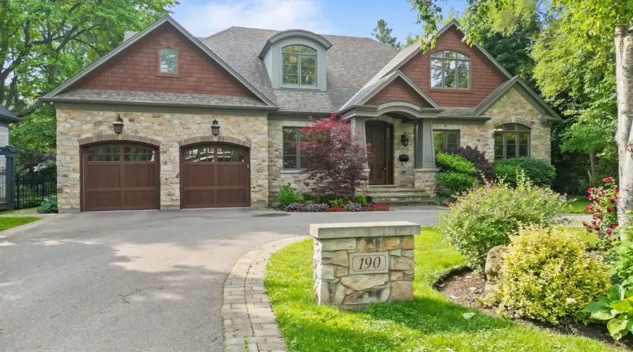 190 Maplewood Road, Mississauga, Ontario, L5G 2M6, Canada, 6 Bedrooms Bedrooms, ,6 BathroomsBathrooms,Residential,For Sale,Maplewood Road,1871837