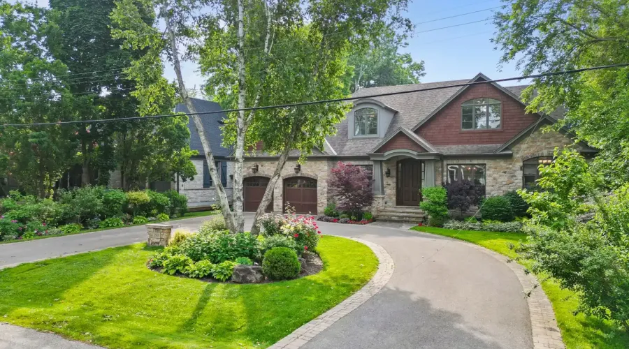 190 Maplewood Road, Mississauga, Ontario, L5G 2M6, Canada, 6 Bedrooms Bedrooms, ,6 BathroomsBathrooms,Residential,For Sale,Maplewood Road,1871837