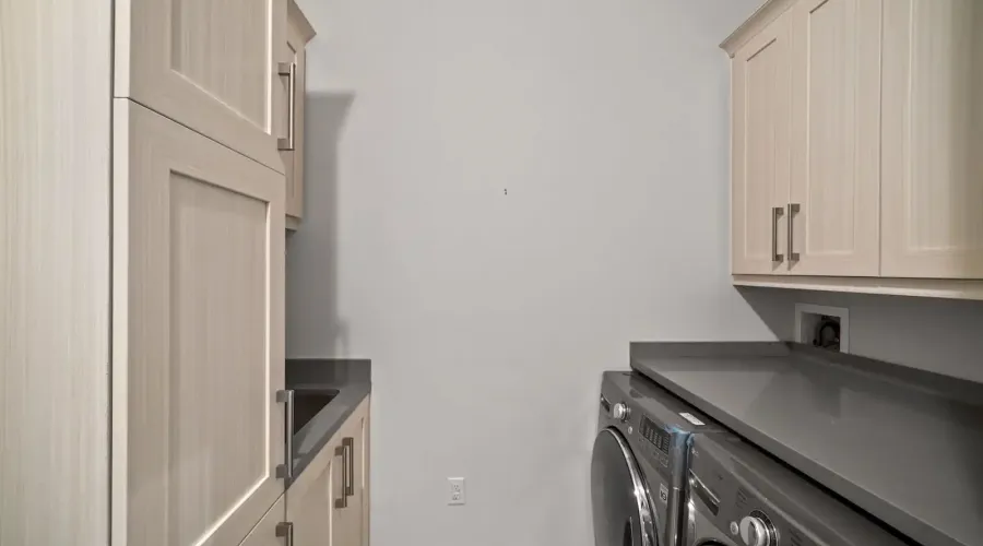 190 Maplewood Road, Mississauga, Ontario, L5G 2M6, Canada, 6 Bedrooms Bedrooms, ,6 BathroomsBathrooms,Residential,For Sale,Maplewood Road,1871837