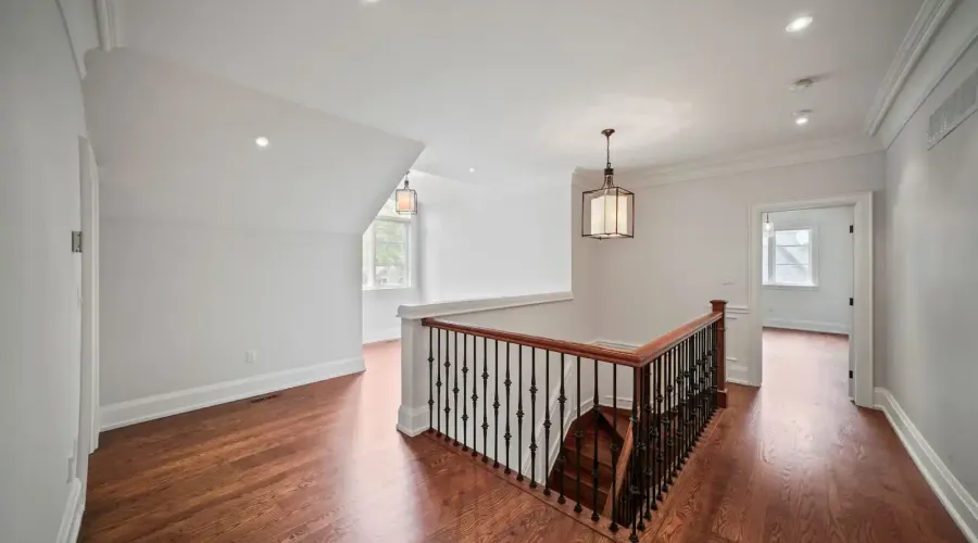 190 Maplewood Road, Mississauga, Ontario, L5G 2M6, Canada, 6 Bedrooms Bedrooms, ,6 BathroomsBathrooms,Residential,For Sale,Maplewood Road,1871837