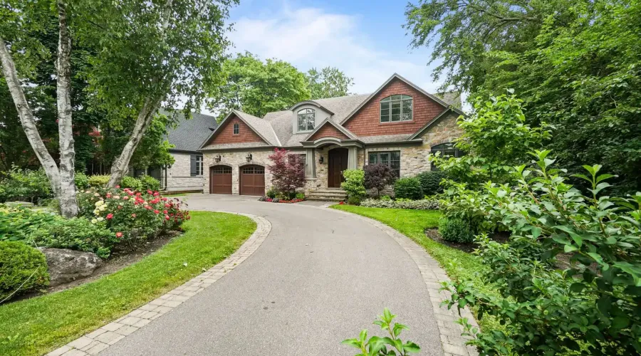190 Maplewood Road, Mississauga, Ontario, L5G 2M6, Canada, 6 Bedrooms Bedrooms, ,6 BathroomsBathrooms,Residential,For Sale,Maplewood Road,1871837