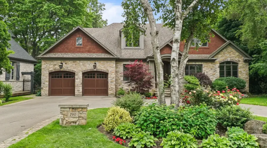 190 Maplewood Road, Mississauga, Ontario, L5G 2M6, Canada, 6 Bedrooms Bedrooms, ,6 BathroomsBathrooms,Residential,For Sale,Maplewood Road,1871837