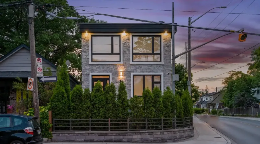 330 Cedarvale Ave, Toronto, Ontario, Canada, 3 Bedrooms Bedrooms, ,4 BathroomsBathrooms,Residential,For Sale,Cedarvale,1877870