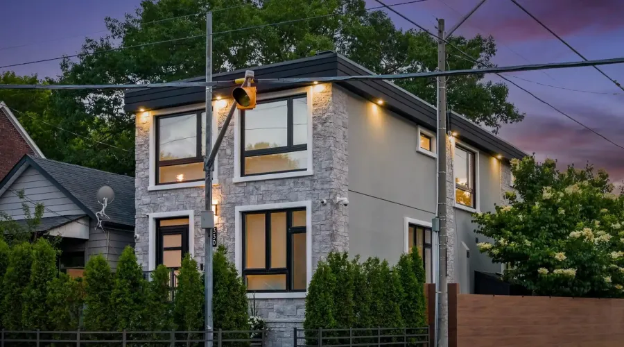 330 Cedarvale Ave, Toronto, Ontario, Canada, 3 Bedrooms Bedrooms, ,4 BathroomsBathrooms,Residential,For Sale,Cedarvale,1877870