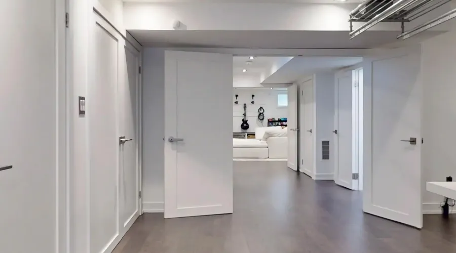 330 Cedarvale Ave, Toronto, Ontario, Canada, 3 Bedrooms Bedrooms, ,4 BathroomsBathrooms,Residential,For Sale,Cedarvale,1877870