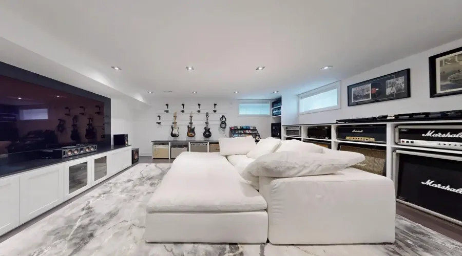 330 Cedarvale Ave, Toronto, Ontario, Canada, 3 Bedrooms Bedrooms, ,4 BathroomsBathrooms,Residential,For Sale,Cedarvale,1877870