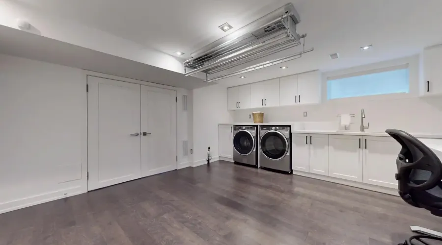 330 Cedarvale Ave, Toronto, Ontario, Canada, 3 Bedrooms Bedrooms, ,4 BathroomsBathrooms,Residential,For Sale,Cedarvale,1877870