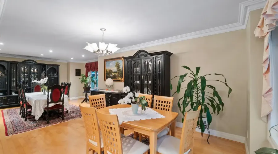 978 Tennyson Avenue, Mississauga, Ontario, L5H 2Z1, Canada, 4 Bedrooms Bedrooms, ,6 BathroomsBathrooms,Residential,For Sale,Tennyson Avenue,1880361