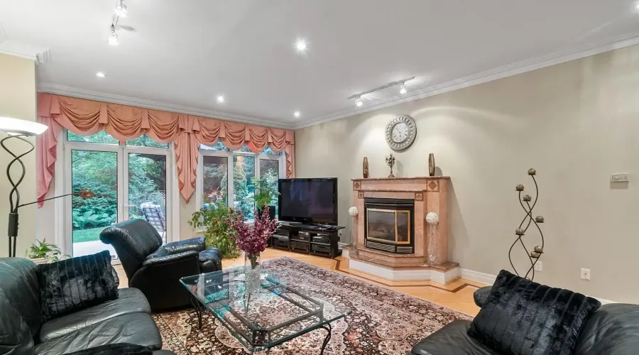 978 Tennyson Avenue, Mississauga, Ontario, L5H 2Z1, Canada, 4 Bedrooms Bedrooms, ,6 BathroomsBathrooms,Residential,For Sale,Tennyson Avenue,1880361