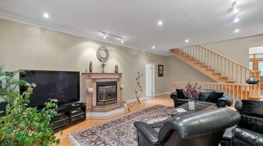 978 Tennyson Avenue, Mississauga, Ontario, L5H 2Z1, Canada, 4 Bedrooms Bedrooms, ,6 BathroomsBathrooms,Residential,For Sale,Tennyson Avenue,1880361