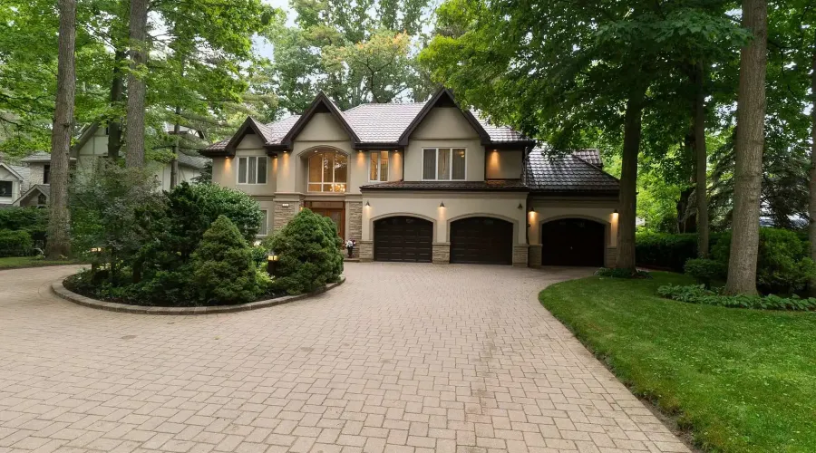 978 Tennyson Avenue, Mississauga, Ontario, L5H 2Z1, Canada, 4 Bedrooms Bedrooms, ,6 BathroomsBathrooms,Residential,For Sale,Tennyson Avenue,1880361