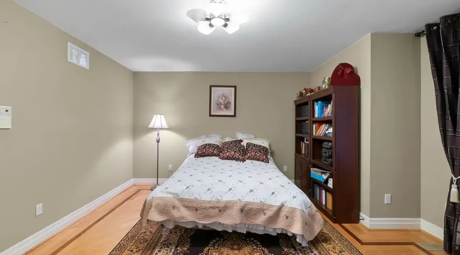 978 Tennyson Avenue, Mississauga, Ontario, L5H 2Z1, Canada, 4 Bedrooms Bedrooms, ,6 BathroomsBathrooms,Residential,For Sale,Tennyson Avenue,1880361