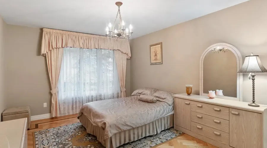 978 Tennyson Avenue, Mississauga, Ontario, L5H 2Z1, Canada, 4 Bedrooms Bedrooms, ,6 BathroomsBathrooms,Residential,For Sale,Tennyson Avenue,1880361