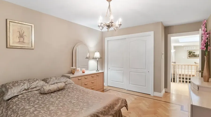 978 Tennyson Avenue, Mississauga, Ontario, L5H 2Z1, Canada, 4 Bedrooms Bedrooms, ,6 BathroomsBathrooms,Residential,For Sale,Tennyson Avenue,1880361