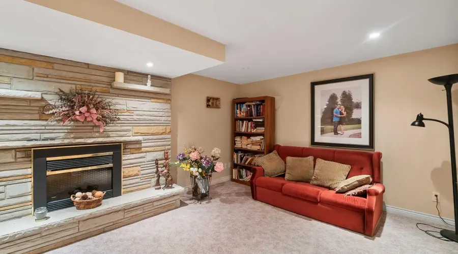 978 Tennyson Avenue, Mississauga, Ontario, L5H 2Z1, Canada, 4 Bedrooms Bedrooms, ,6 BathroomsBathrooms,Residential,For Sale,Tennyson Avenue,1880361