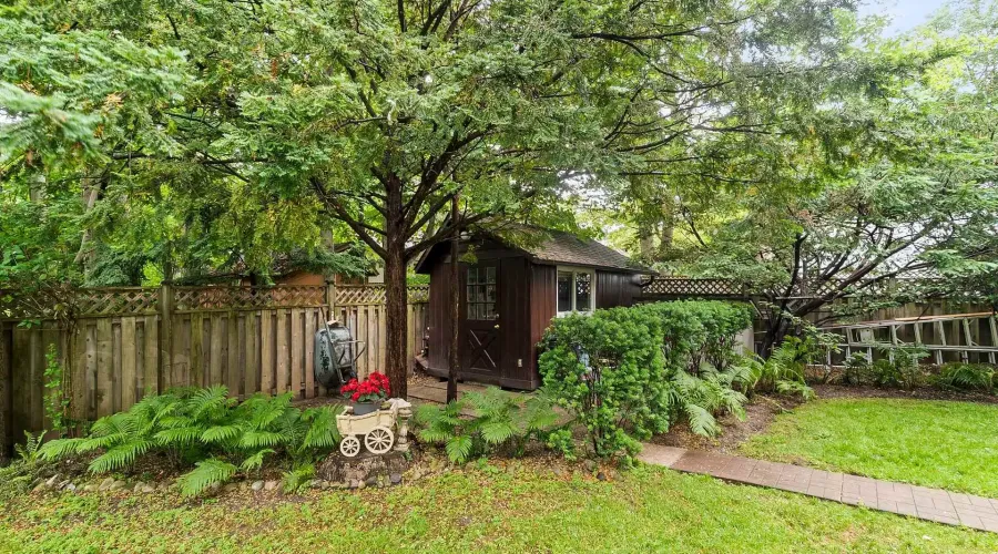 978 Tennyson Avenue, Mississauga, Ontario, L5H 2Z1, Canada, 4 Bedrooms Bedrooms, ,6 BathroomsBathrooms,Residential,For Sale,Tennyson Avenue,1880361