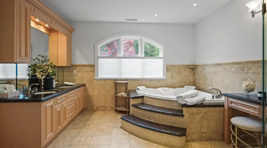 1382 Aldo Drive, Mississauga, Ontario, L5H 3E9, Canada, 6 Bedrooms Bedrooms, ,8 BathroomsBathrooms,Residential,For Sale,1885044