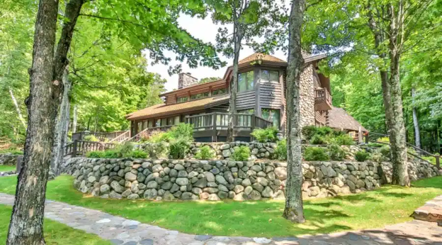 6337 Murphy Road,Land O Lakes,Wisconsin 54501,United States,6 Bedrooms Bedrooms,19 Rooms Rooms,7 BathroomsBathrooms,Residential,Murphy Road,185071