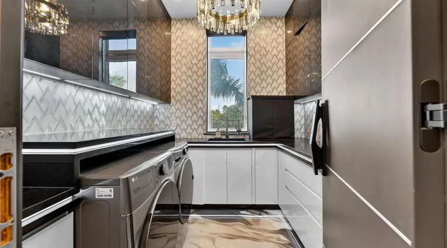 9600 W GULF BOULEVARD, TREASURE ISLAND, Florida, 33706, United States, 5 Bedrooms Bedrooms, 12 Rooms Rooms,5 BathroomsBathrooms,Residential,For Sale,The House of Lights,W GULF BOULEVARD,4,1893281