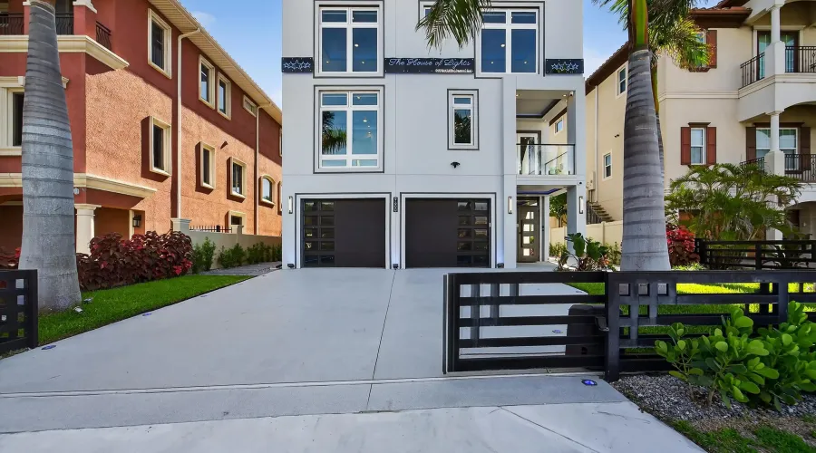 9600 W GULF BOULEVARD, TREASURE ISLAND, Florida, 33706, United States, 5 Bedrooms Bedrooms, 12 Rooms Rooms,5 BathroomsBathrooms,Residential,For Sale,The House of Lights,W GULF BOULEVARD,4,1893281