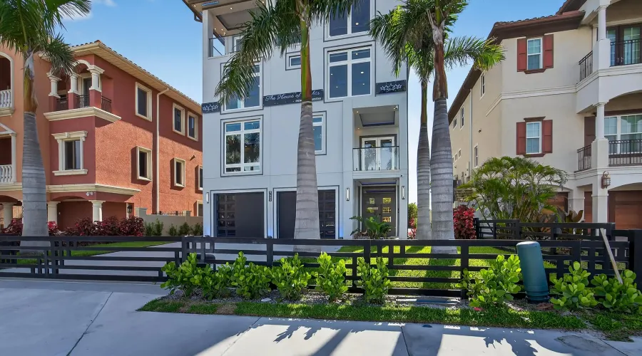 9600 W GULF BOULEVARD, TREASURE ISLAND, Florida, 33706, United States, 5 Bedrooms Bedrooms, 12 Rooms Rooms,5 BathroomsBathrooms,Residential,For Sale,The House of Lights,W GULF BOULEVARD,4,1893281