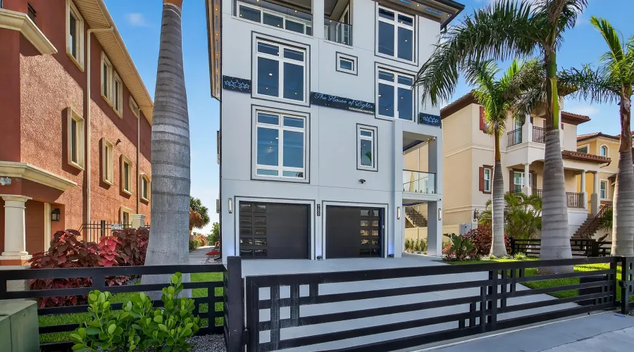 9600 W GULF BOULEVARD, TREASURE ISLAND, Florida, 33706, United States, 5 Bedrooms Bedrooms, 12 Rooms Rooms,5 BathroomsBathrooms,Residential,For Sale,The House of Lights,W GULF BOULEVARD,4,1893281