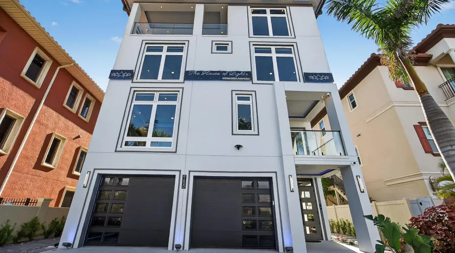 9600 W GULF BOULEVARD, TREASURE ISLAND, Florida, 33706, United States, 5 Bedrooms Bedrooms, 12 Rooms Rooms,5 BathroomsBathrooms,Residential,For Sale,The House of Lights,W GULF BOULEVARD,4,1893281