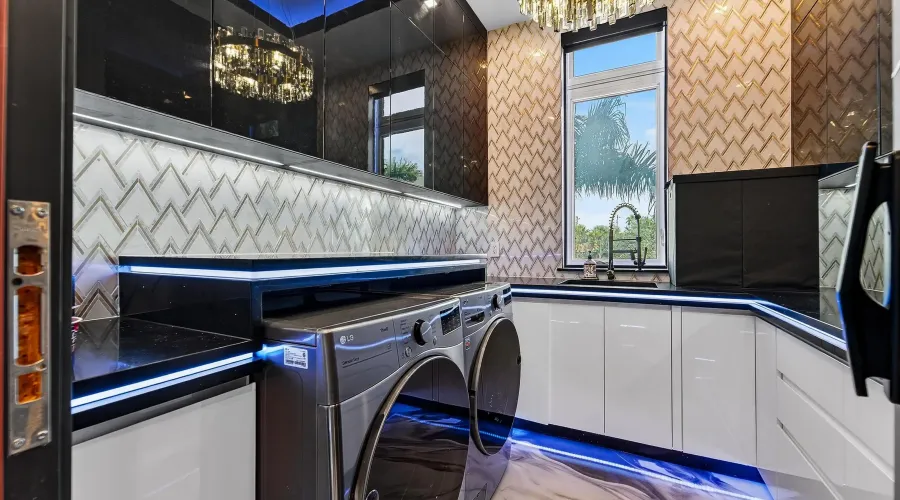 9600 W GULF BOULEVARD, TREASURE ISLAND, Florida, 33706, United States, 5 Bedrooms Bedrooms, 12 Rooms Rooms,5 BathroomsBathrooms,Residential,For Sale,The House of Lights,W GULF BOULEVARD,4,1893281