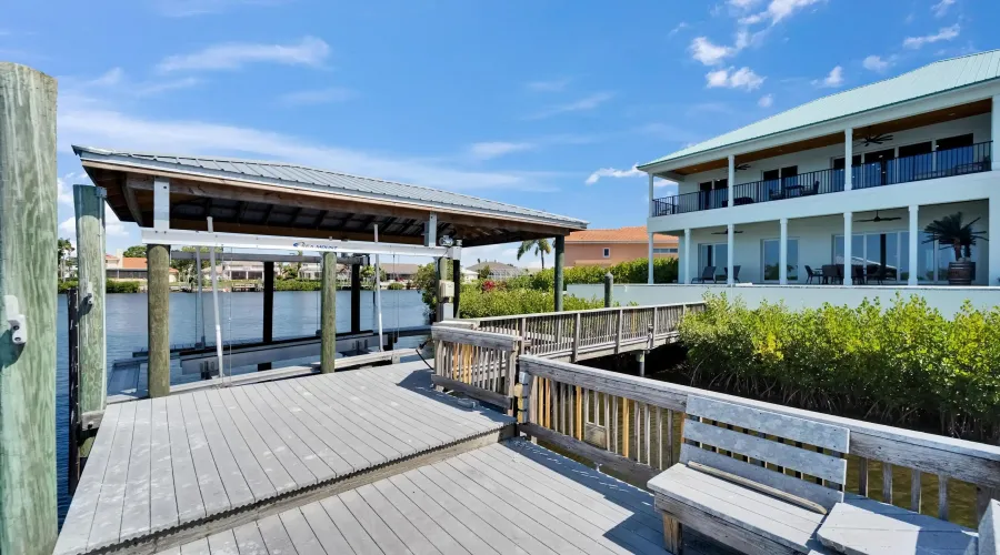 935 Chipaway Dr, Apollo Beach, Florida, 33572, United States, 4 Bedrooms Bedrooms, 9 Rooms Rooms,5 BathroomsBathrooms,Waterfront,For Sale,Chipaway Dr,2,1894245