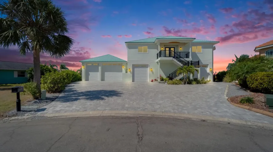 935 Chipaway Dr, Apollo Beach, Florida, 33572, United States, 4 Bedrooms Bedrooms, 9 Rooms Rooms,5 BathroomsBathrooms,Waterfront,For Sale,Chipaway Dr,2,1894245