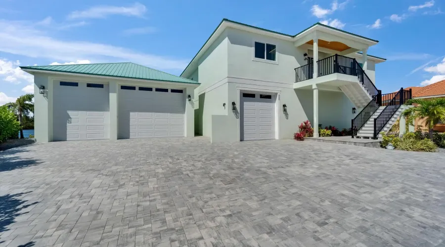 935 Chipaway Dr, Apollo Beach, Florida, 33572, United States, 4 Bedrooms Bedrooms, 9 Rooms Rooms,5 BathroomsBathrooms,Waterfront,For Sale,Chipaway Dr,2,1894245