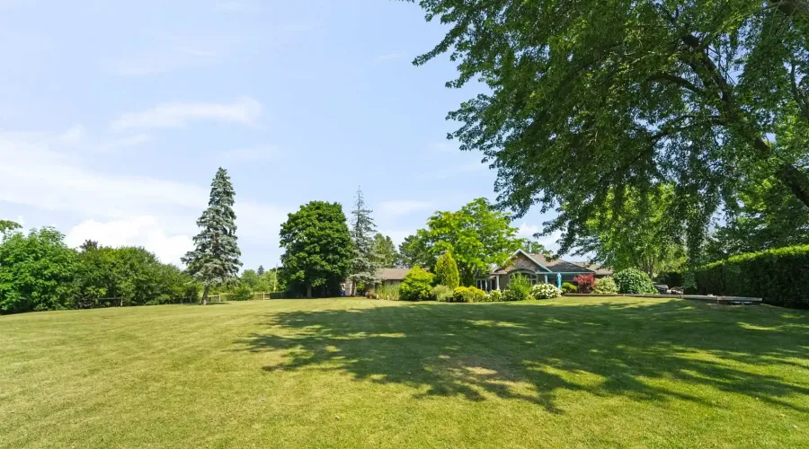 2577 No 8 Side Road, Burlington, Ontario, L7P 0E5, Canada, 4 Bedrooms Bedrooms, ,4 BathroomsBathrooms,Residential,For Sale,1898048