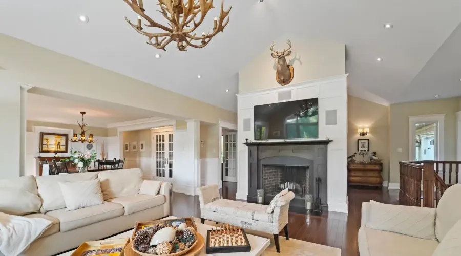 2577 No 8 Side Road, Burlington, Ontario, L7P 0E5, Canada, 4 Bedrooms Bedrooms, ,4 BathroomsBathrooms,Residential,For Sale,1898048