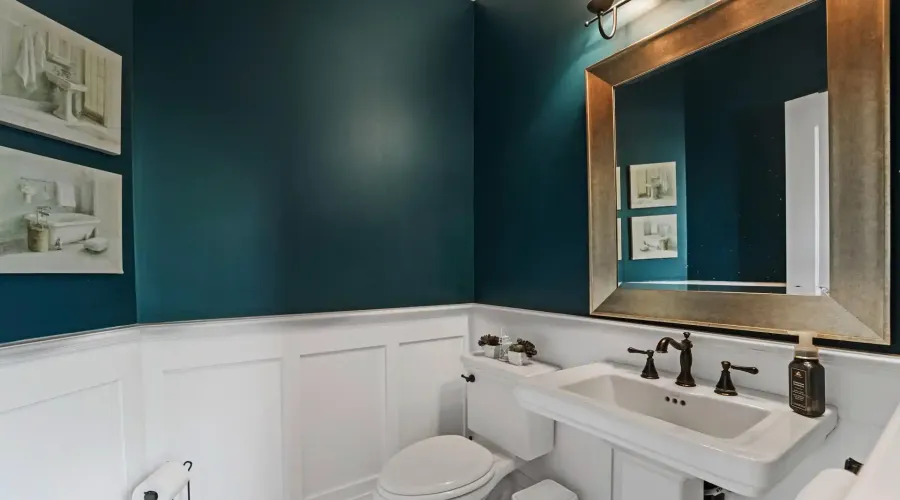 2577 No 8 Side Road, Burlington, Ontario, L7P 0E5, Canada, 4 Bedrooms Bedrooms, ,4 BathroomsBathrooms,Residential,For Sale,1898048