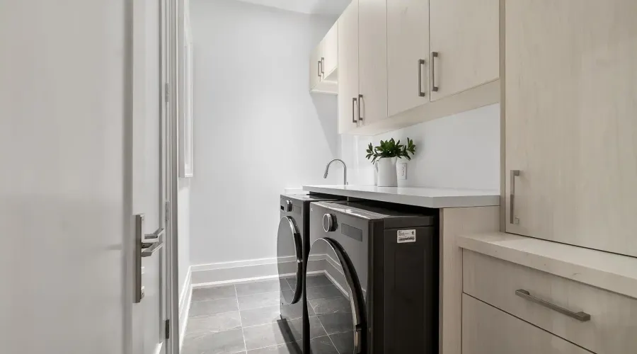 84 Pebbleridge Place, oakville, Ontario, L6K 3Y4, Canada, 4 Bedrooms Bedrooms, ,9 BathroomsBathrooms,Residential,For Sale,1898048