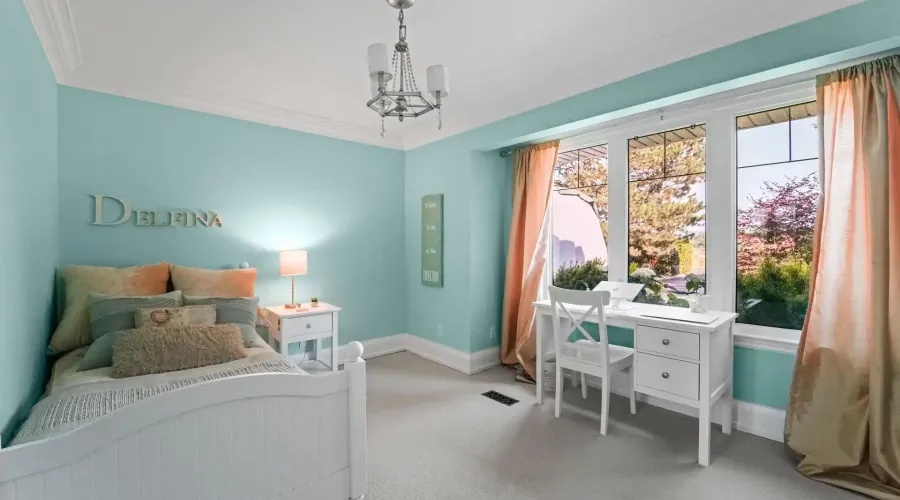 2577 No 8 Side Road, Burlington, Ontario, L7P 0E5, Canada, 4 Bedrooms Bedrooms, ,4 BathroomsBathrooms,Residential,For Sale,1898048