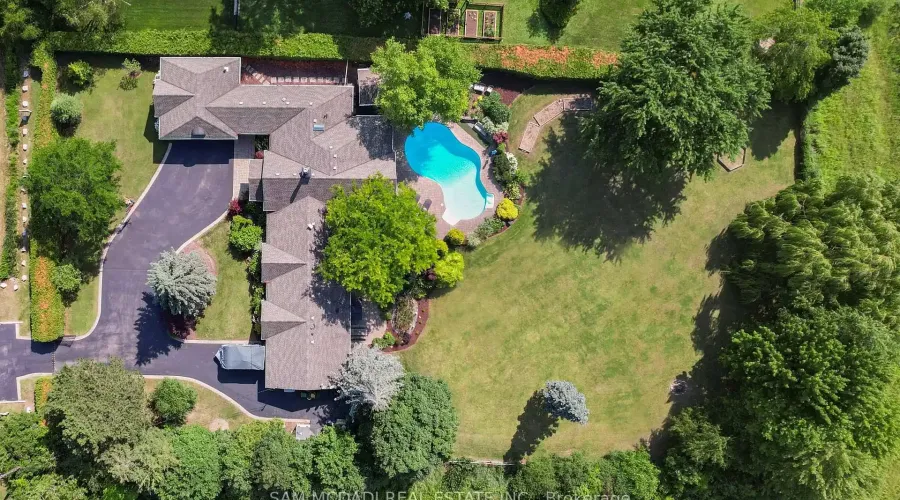2577 No 8 Side Road, Burlington, Ontario, L7P 0E5, Canada, 4 Bedrooms Bedrooms, ,4 BathroomsBathrooms,Residential,For Sale,1898048