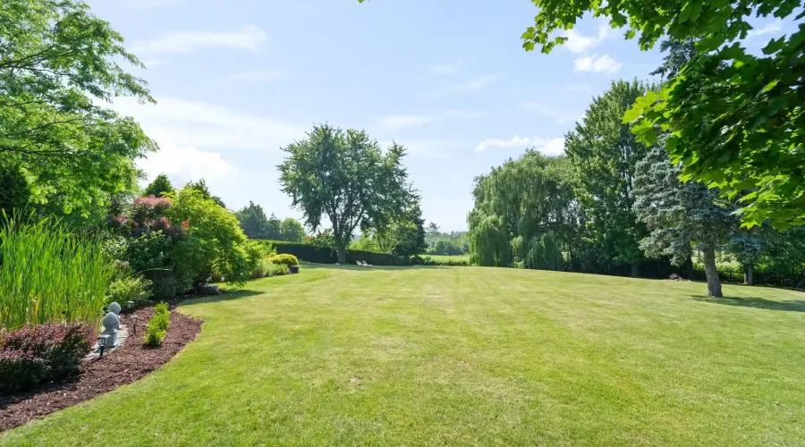 2577 No 8 Side Road, Burlington, Ontario, L7P 0E5, Canada, 4 Bedrooms Bedrooms, ,4 BathroomsBathrooms,Residential,For Sale,1898048