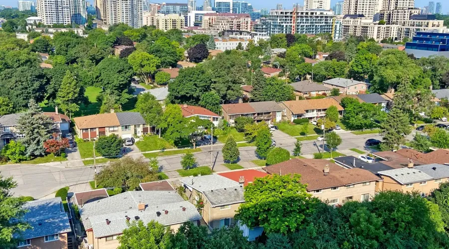 25 McMahon Dr W, Toronto, Ontario, Canada, 2 Bedrooms Bedrooms, 5 Rooms Rooms,2 BathroomsBathrooms,Condo,For Rent,McMahon ,18,1898244