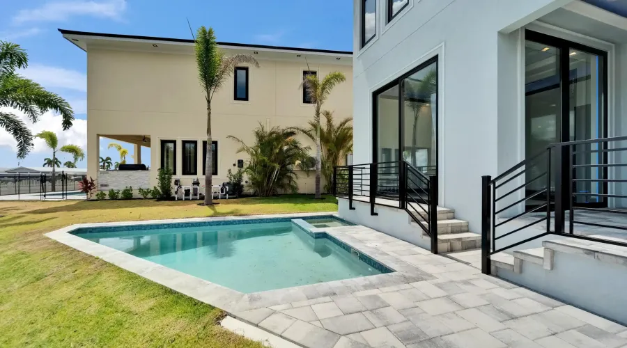 6520 SIMONE SHORES CIR, Apollo Beach, Florida, 33572, United States, 5 Bedrooms Bedrooms, 8 Rooms Rooms,3 BathroomsBathrooms,Residential,For Sale,SIMONE SHORES CIR,2,1898248